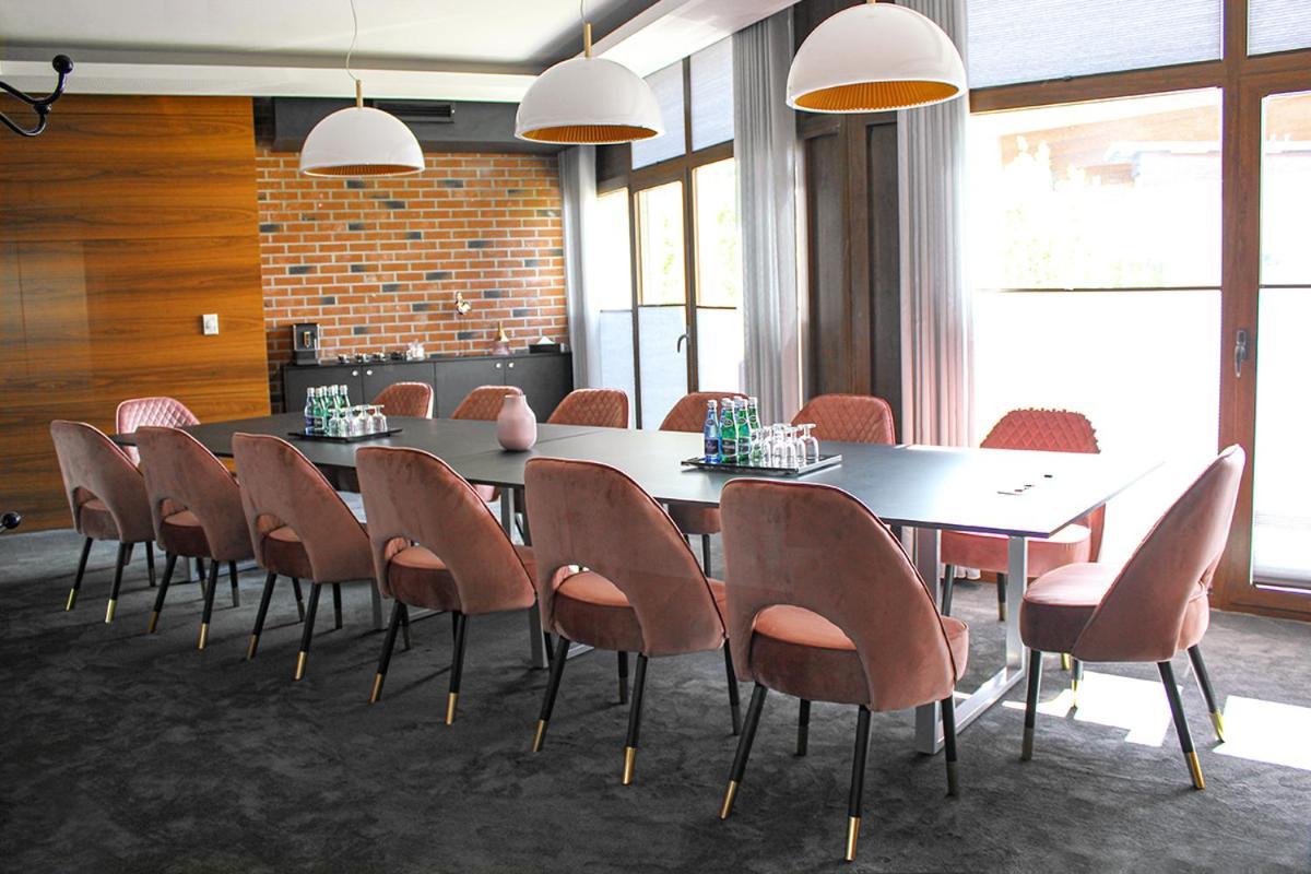 Willa Port Ostroda Luaran gambar Meeting room