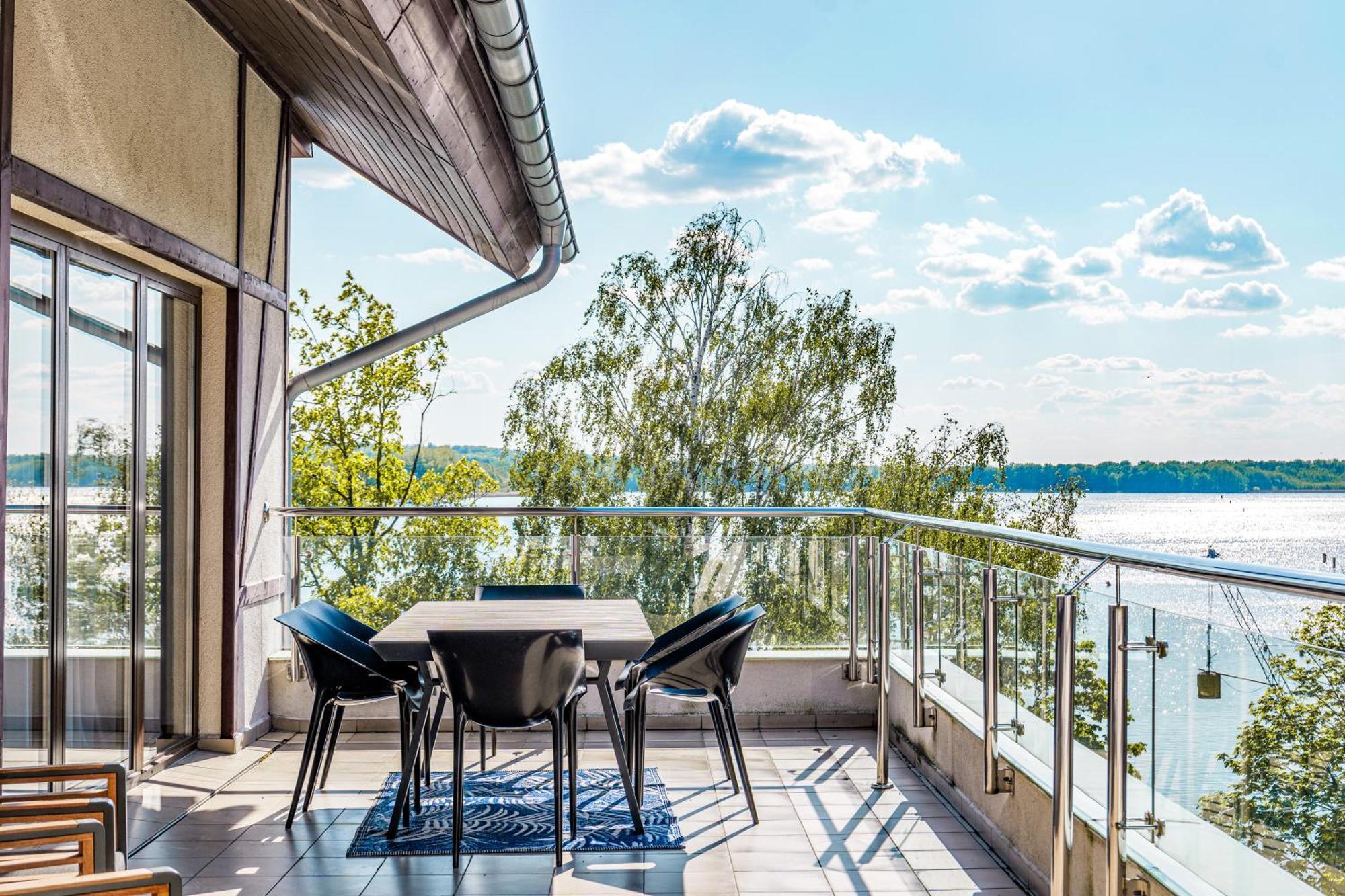 Willa Port Ostroda Luaran gambar A balcony