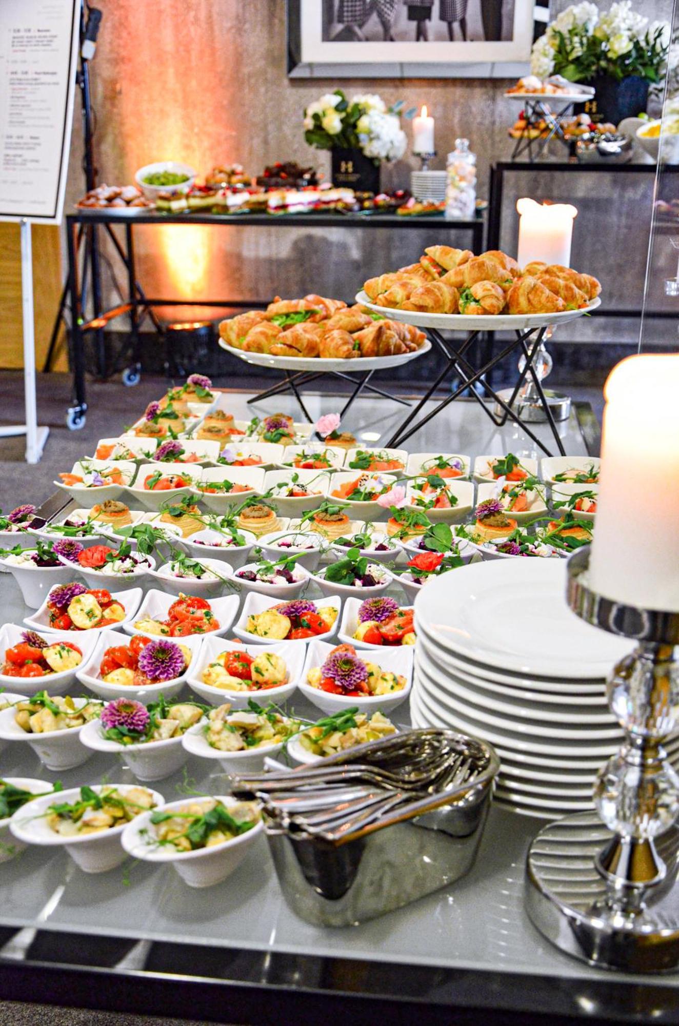 Willa Port Ostroda Luaran gambar A buffet