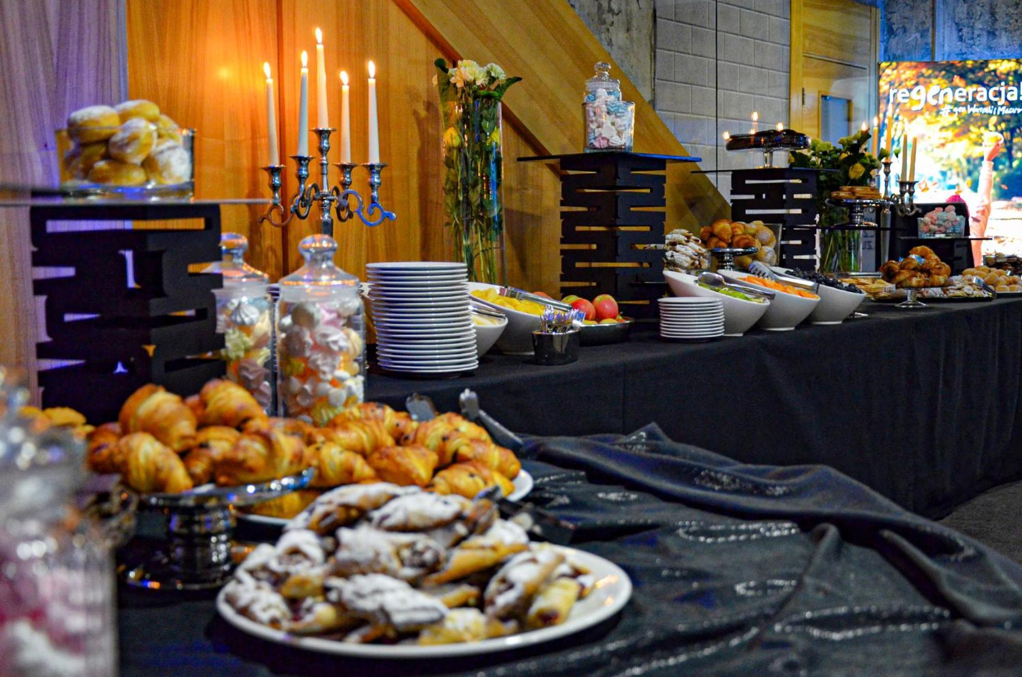 Willa Port Ostroda Luaran gambar A buffet at a wedding reception